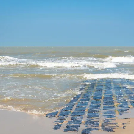 Queen Mary 503 With Terrace By Interhome